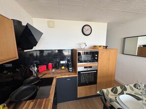Micro-ondes, four, plaque de cuisson, lave-vaisselle