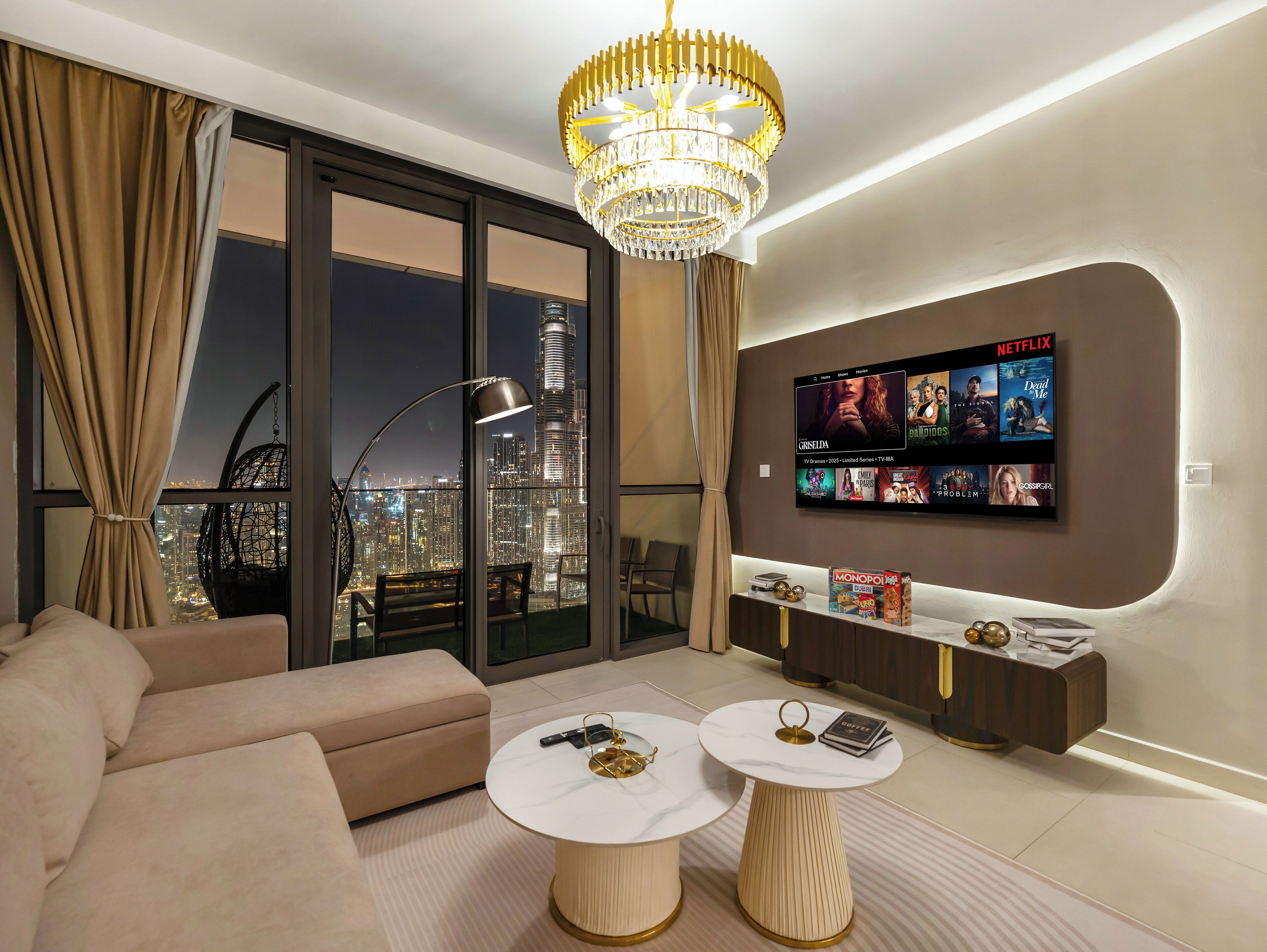 Panoramic Apartment, 4 Bedrooms, City View | Living area