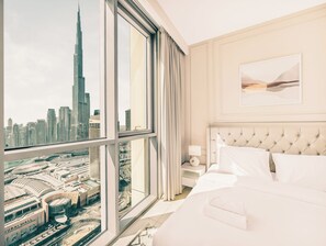 Signature Apartment, 4 Bedrooms, City View | Egyptian cotton sheets, premium bedding, in-room safe - High Floor Burj Views over Dubai Mall (Dubai)
