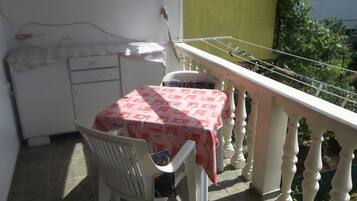 Tempat makan outdoor