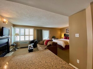 Tabla de planchar con plancha, wifi gratis y ropa de cama 