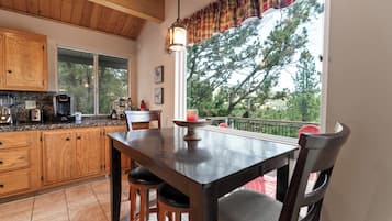 Casa, vista a la montaña | Servicio a la habitación