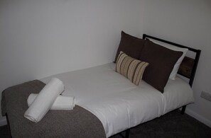 2 bedrooms, desk, iron/ironing board, free WiFi