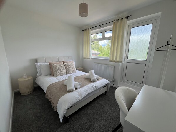 2 sovrum, skrivbord, strykjärn/strykbräda och gratis wi-fi