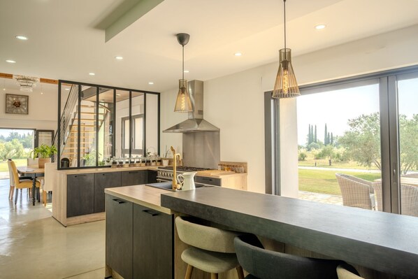 Private kitchen - Beautiful and spacious mas in Provence (Orange)
