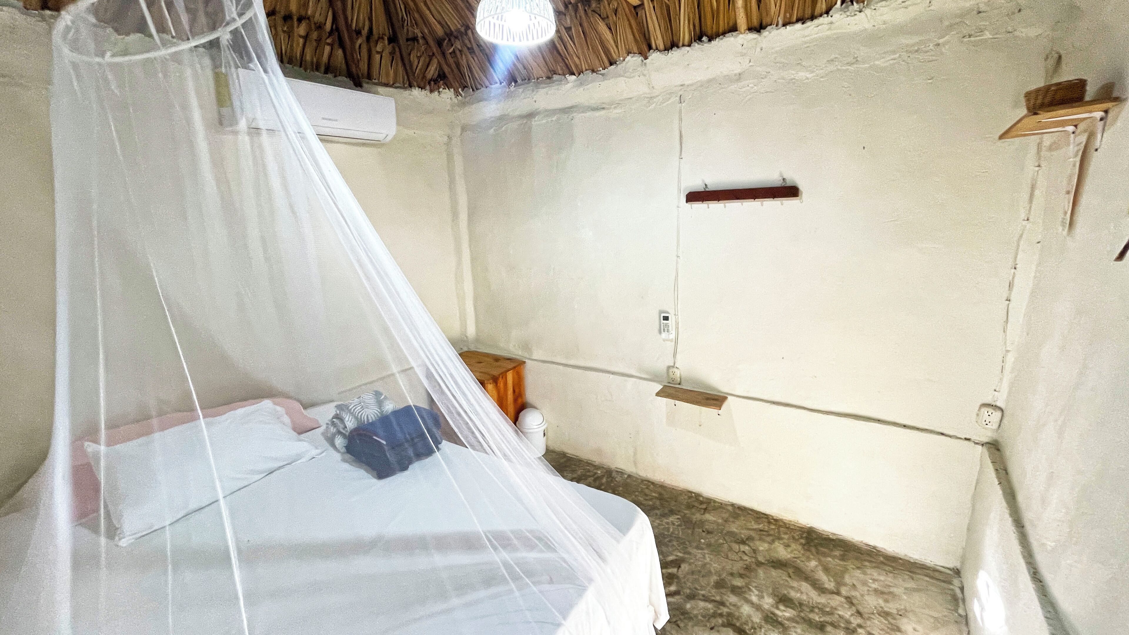 Basic Cabin, Patio | Hypo-allergenic bedding, free WiFi, bed sheets