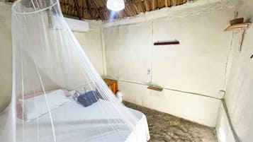 Kabin Basic, patio | Seprai antialergi, Wi-Fi gratis, dan seprai linen