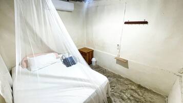 Basic-hytte - terrasse | Allergivenligt sengetøj, gratis Wi-Fi