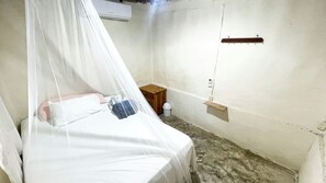 Cabaña básica, patio | Ropa de cama hipoalergénica, wifi gratis y ropa de cama 