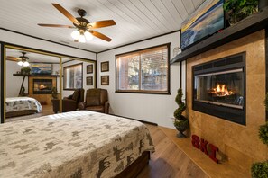 2 bedrooms, desk, iron/ironing board, free WiFi