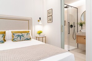 Shower, hair dryer, towels, soap - AJR Suite Loft - Holiday Apartment in Malaga (Málaga)