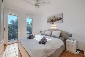 Room - Beautiful villa with 4 bedrooms, 3 bathrooms and huge pool - since May 25 (Dénia)