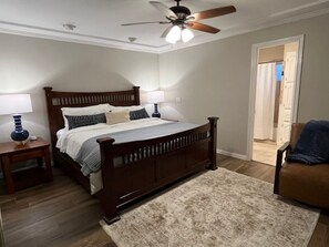 4 slaapkamers, een strijkplank/strijkijzer, wifi, beddengoed