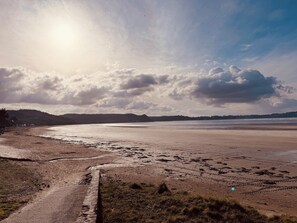 Beach - Small apartment with sea view (Saint-Michel-en-Grève)