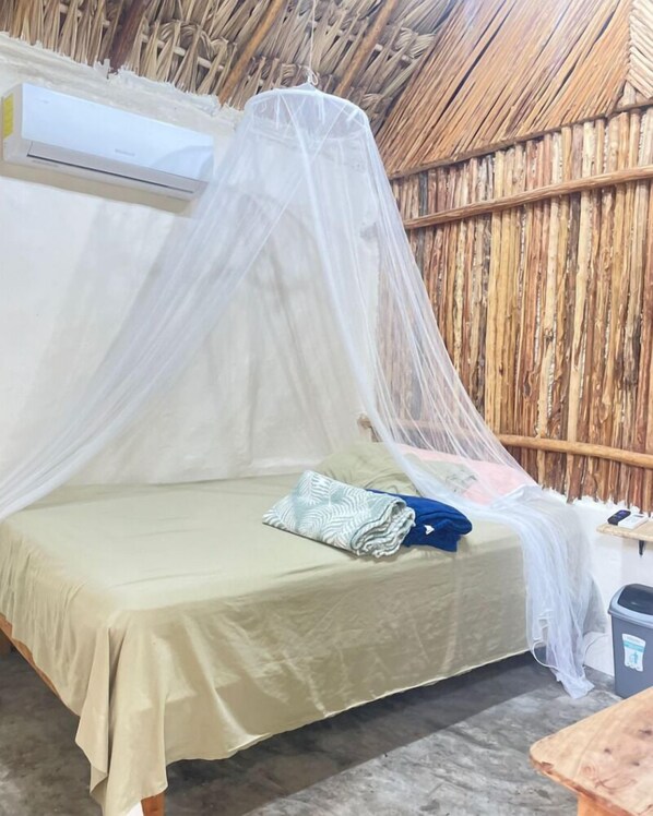 Basic Cabin, Patio, Courtyard View | Hypo-allergenic bedding, free WiFi, bed sheets