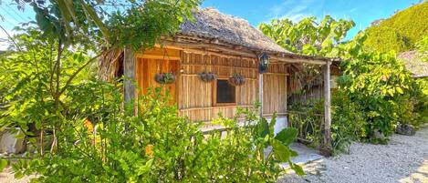 Perusmökki, patio, näköala pihalle | Allergiatestatut vuodevaatteet, ilmainen Wi-Fi, vuodevaatteet