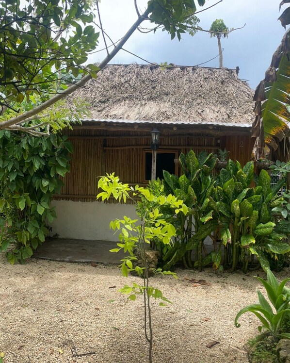 Basic Cabin, Patio, Courtyard View | Hypo-allergenic bedding, free WiFi