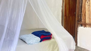 Basic Cabin, Patio, Courtyard View | Hypo-allergenic bedding, free WiFi