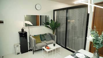 Condo, 2 Bedrooms, Accessible, Smoking | Living room