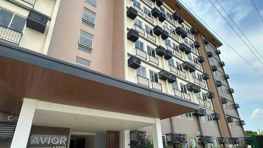 2-bedroom Elegant Condo With Sunrise & Mountain View