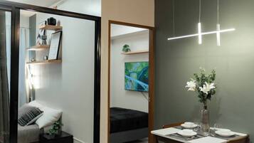 Condo, 2 Bedrooms, Accessible, Smoking | Living room