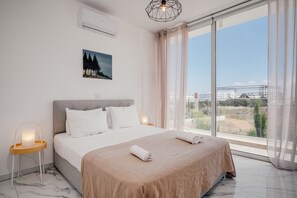 3 bedrooms, cribs/infant beds, bed sheets - Protaras Olivia Pearl Villa 15 (Paralimni)