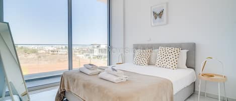 5 Schlafzimmer, Babybetten, Bettwäsche