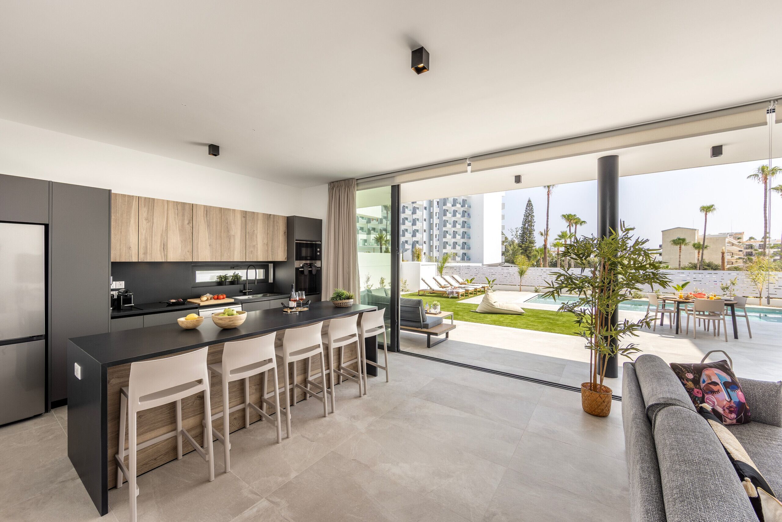 Microwave, dishwasher, coffee/tea maker, cookware/dishes/utensils