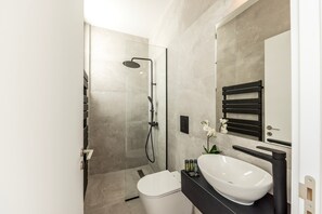 Shower, towels