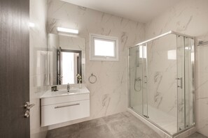 Shower, towels - Ayia Napa Bay View Villa 6 (Ayia Napa)