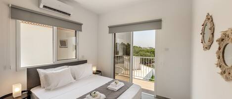 3 chambres, lits bébé (en supplément), draps fournis