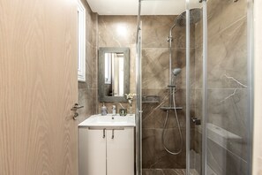 Shower, towels - Protaras El Sol Villa (Paralimni)