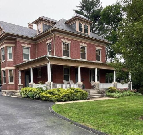 Historic Main Street Getaway