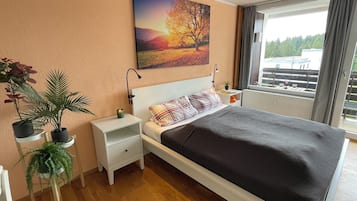 1 quarto, escrivaninha, ferros/tábuas de passar roupa, Wi-Fi de cortesia
