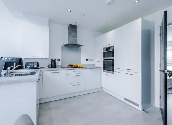 Fridge, microwave, oven, stovetop