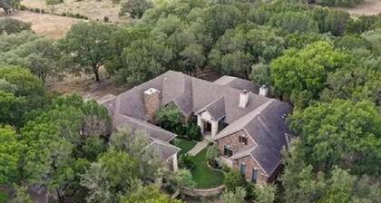 Charming Casita in peaceful Garden Ridge with AC, WiFi