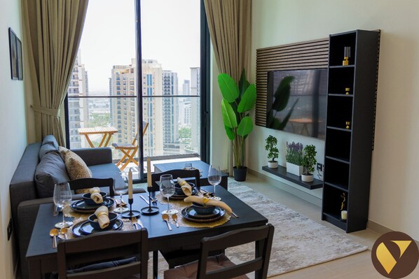 Luxury Apartment, Balcony, City View | In-room dining