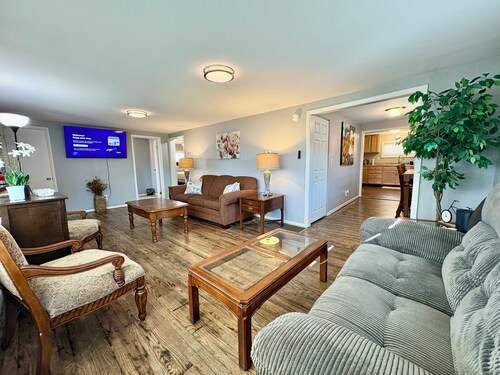 5BD House• City Life • Sublevel Pub • Patio • BBQ