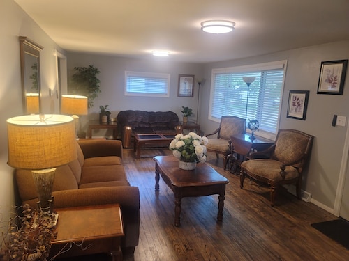 Charming 5-bedroom home, w/ Basement Covered back porch AC, WiFi