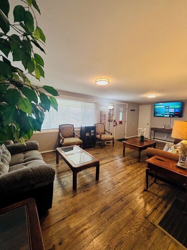 5-bedroom Xenia home-Fire Pit-BAR-Fast Wi-Fi-Patio