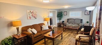 5-bedroom Xenia home, w/ Basement - Covered back porch, Fire Pit, AC, Fast Wi-Fi