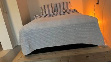 Familieværelse - terrasse - udsigt til have | Gratis Wi-Fi