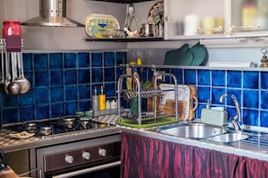 Frigorífic, microones, forn i placa de cuina
