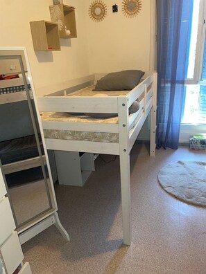 3 quartos, ferros/tábuas de passar roupa, Wi-Fi, roupa de cama