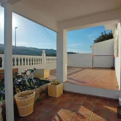 House Famara, in Malaga for family and friends pool