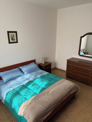3 bedrooms, WiFi, bed sheets - Trasimeno Tourist Accommodation II Castiglione Del Lago (Umbria)