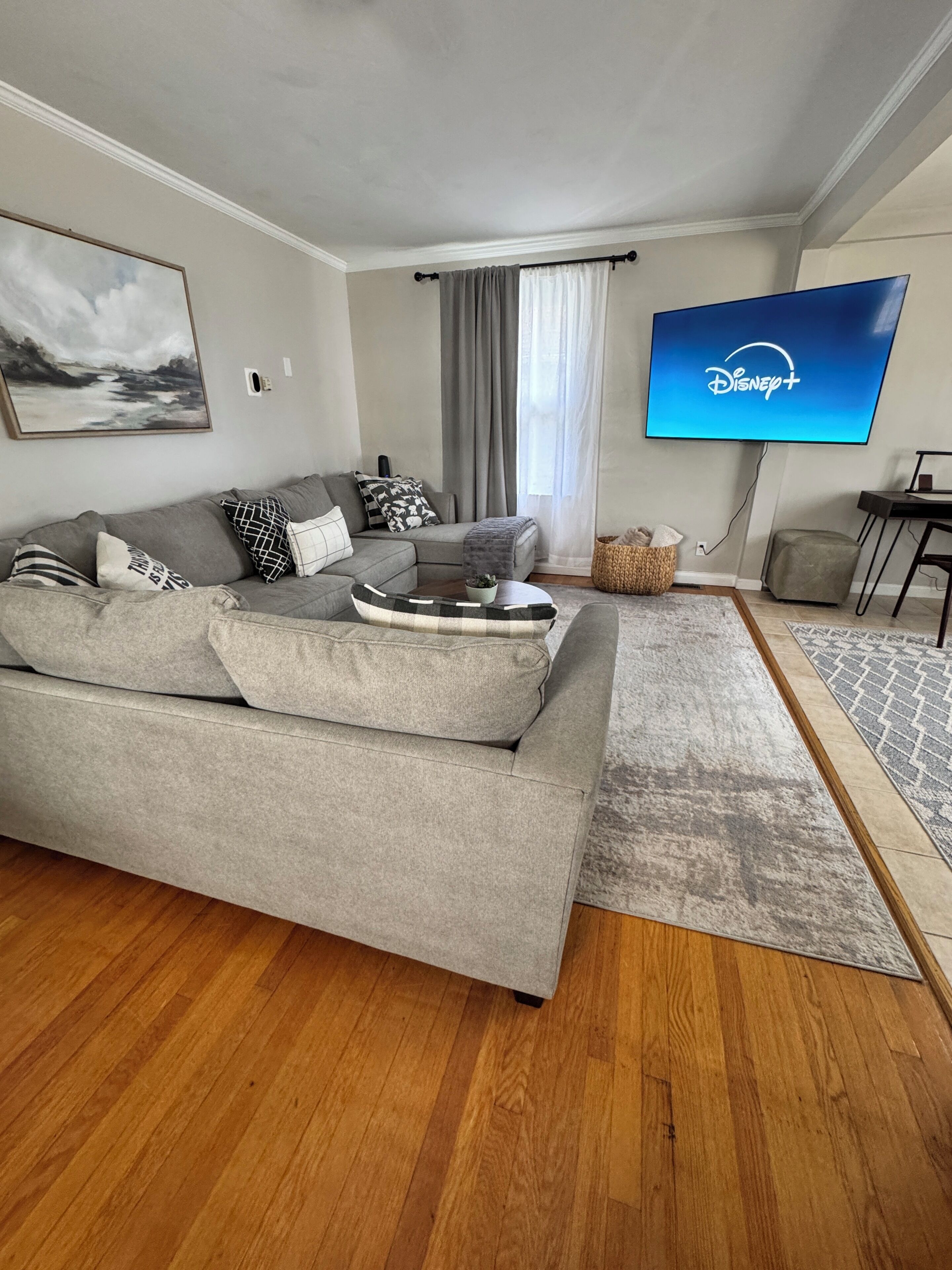 Smart TV, livros, escritórios