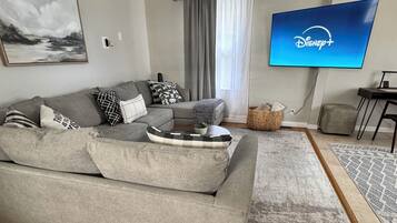 Smart TV, livros, escritórios