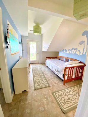 4 bedrooms, WiFi, bed sheets
