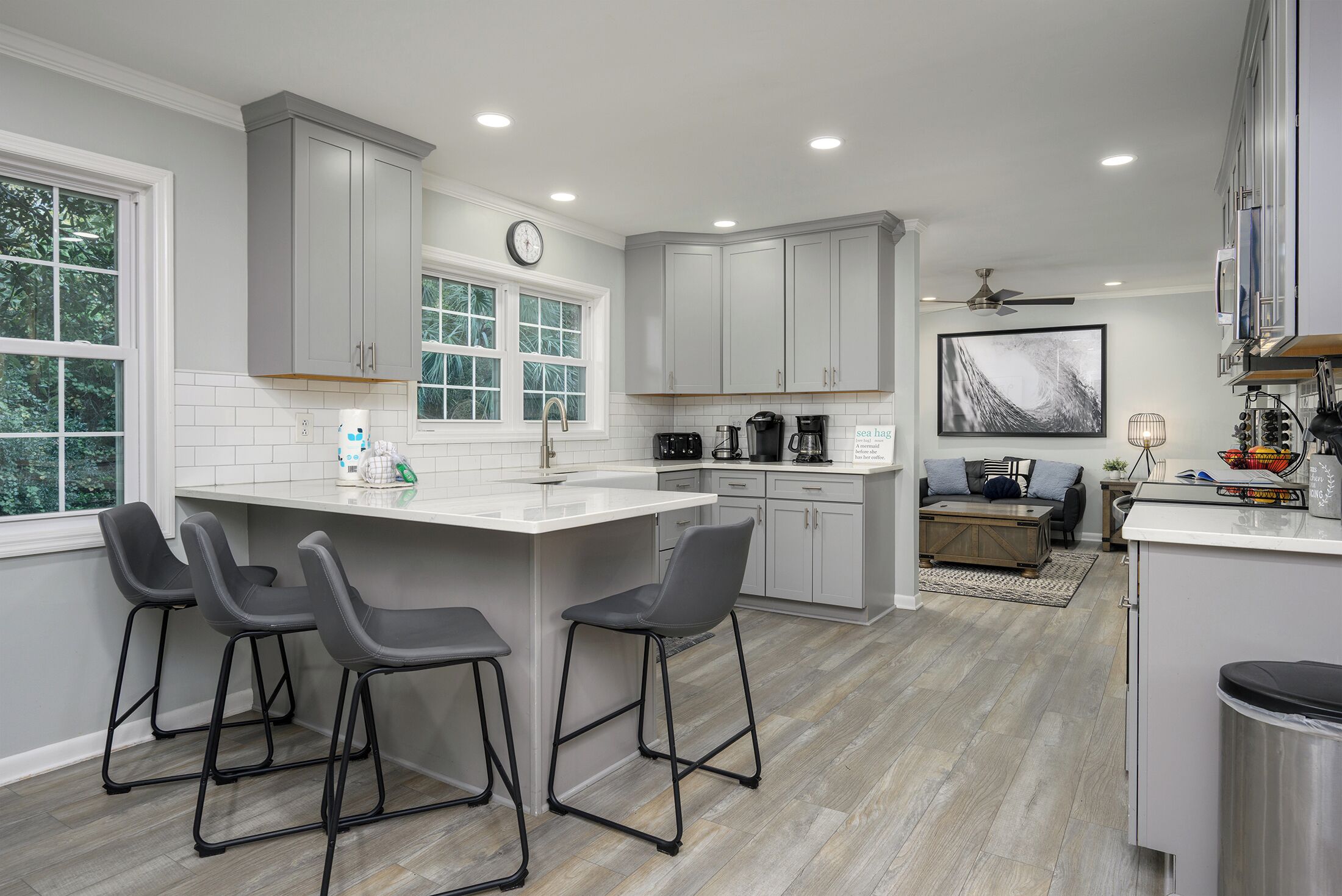 Microondas, horno, parrilla de estufa y lavavajillas 